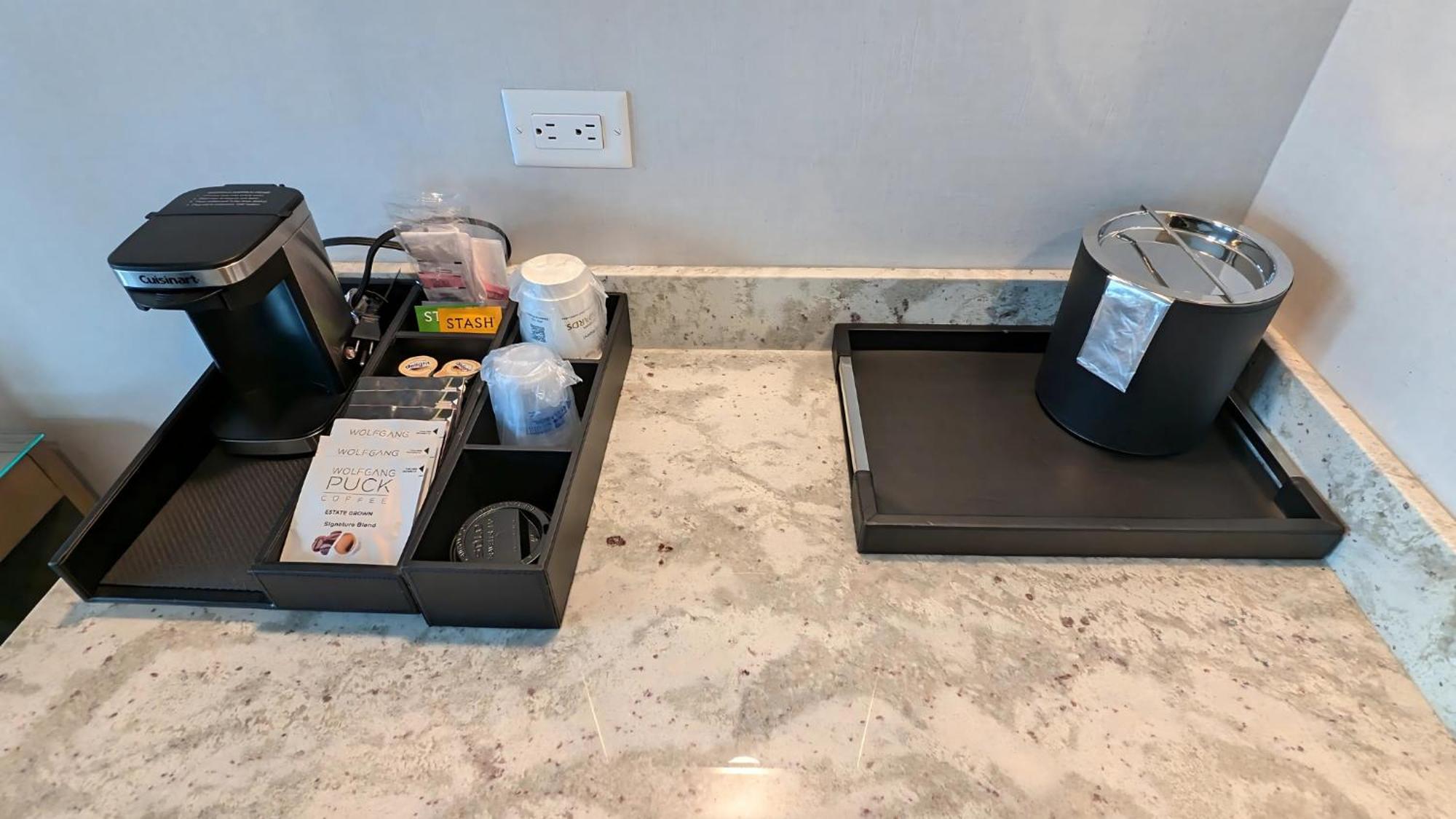 ベスト ウエスタン プレミア ホテル アット フィッシャーズ ランディング バンクーバー エクステリア 写真